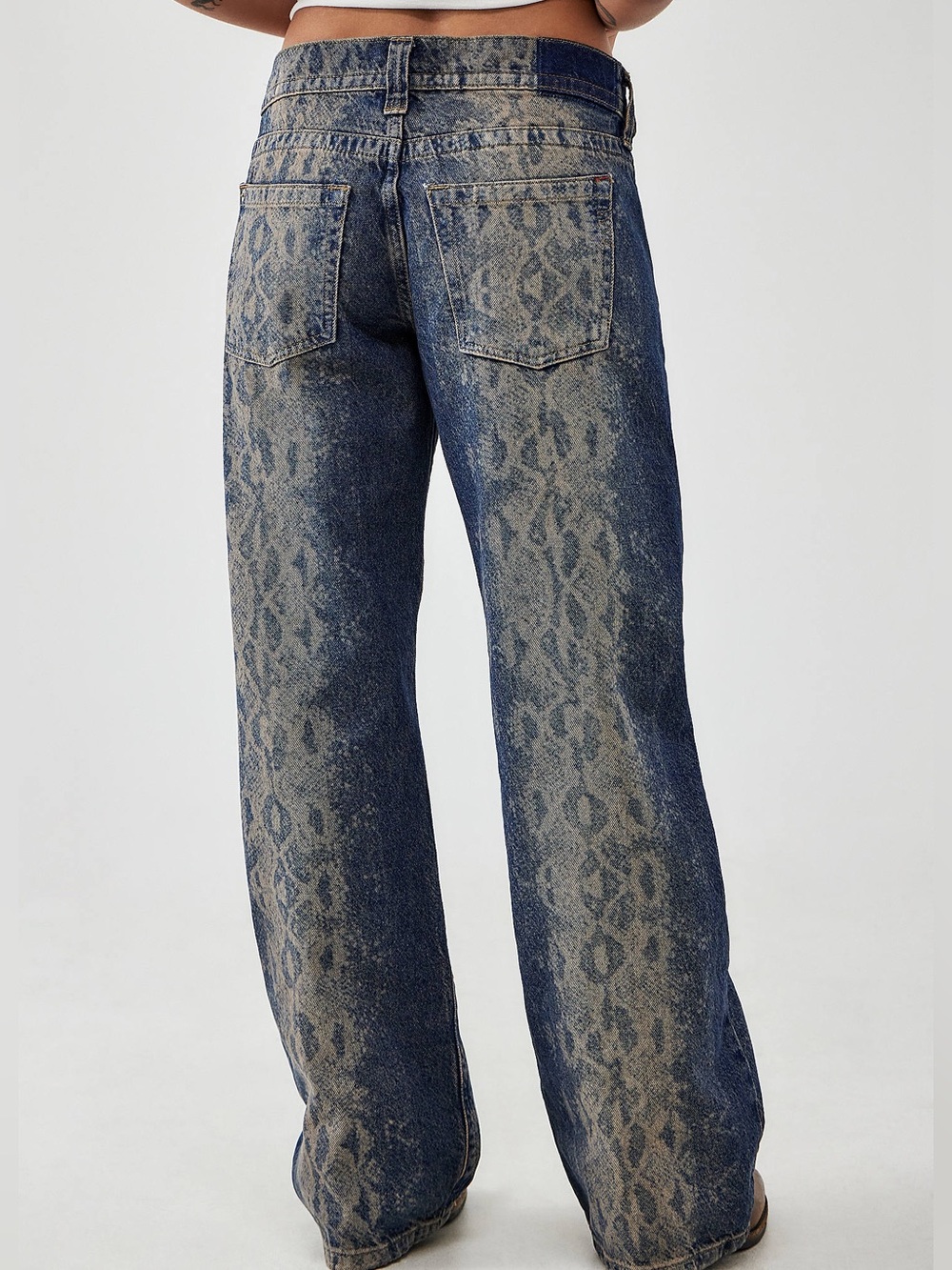 BDG Kayla Lowrise Snake Print Wide Leg Jean Blue Snakeskin Y2K Low Rise Size 30 - Picture 2 of 13